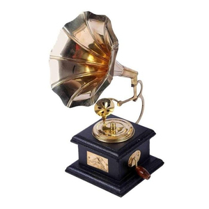 Hermoso Tocadiscos de Madera Marrón con Detalles en Latón, Artículo de Regalo - Product Image 2
