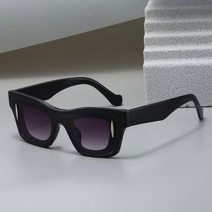 Gafas de Sol Personalizadas con Logotipo, Diseño Retro 2025, con Remaches, Estilo Ojo de Gato, Protección UV400, Montura Grande Cuadrada, para Hombre y Mujer - Product Image 2