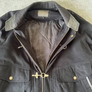 Custom Boxy Fit Firefighting Hebilla <span class=keywords><strong>Bombero</strong></span> Cierre <span class=keywords><strong>de</strong></span> cierre al por mayor en blanco Varsity Chaquetas Motocicleta Chaquetas <span class=keywords><strong>de</strong></span> <span class=keywords><strong>moto</strong></span> para los hombres - Product Image 4