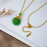 Nouveau collier en jade Bijoux de luxe pour femmes Jade Verrou de sécurité Pendentif trèfle à quatre feuilles Collier en acier titane Non décolorant