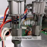 Machine de remplissage de liquides en aérosol semi-automatique pneumatique à 2 têtes haute précision pour applications cosmétiques et chimiques