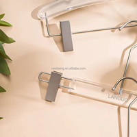 Cintres en acrylique transparent personnalisés en gros cintre en or chromé massif avec un design flexible pour les techniques d'injection de garde-robe
