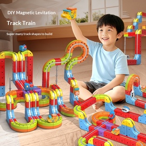 Treno Elettrico Magnetico Variabile 2026, Ferrovia ad Alta Velocità con Binari Stereo 1:5, Kit Educativo in Plastica per Bambini da Assemblare - Product Image 1