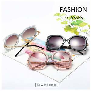 Lunettes de soleil tendance 2021 avec logo personnalisé, monture en métal, monture torsadée, lunettes de soleil surdimensionnées pour femmes - Product Image 2