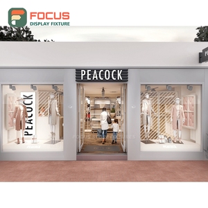 Vitrine en métal chromé au design amélioré pour magasin de détail, aménagement de boutique, design pour chaîne de magasins de vêtements - Product Image 1