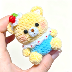 Porte-clés Ours Fraise au Crochet Fait Main, Très Vendu, Breloque de Sac Ours Amigurumi en Coton Doux Tricoté, Adorable Jouet au Crochet, Idéal Cadeau - Product Image 5