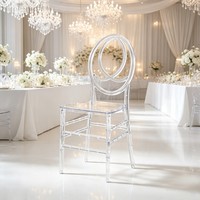 Chaise d'événement empilable en plastique transparent avec dossier Infinity et structure robuste pour location de fêtes en plein air