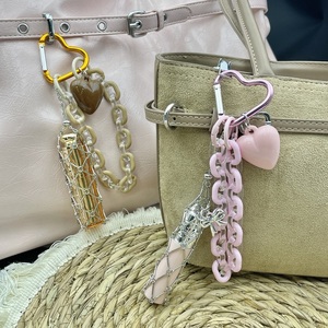 Porte-clés élégant en acier inoxydable haut de gamme avec pendentif chaîne en forme de cœur coloré et boucle en maille pour rouge à lèvres - Product Image 6