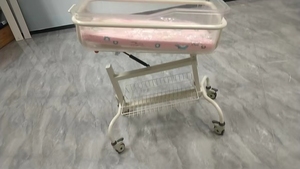 <span class=keywords><strong>Lit</strong></span> <span class=keywords><strong>d</strong></span>'hôpital mobile GINEE MEDICAL, <span class=keywords><strong>lit</strong></span> bébé portable avec poignée réglable, <span class=keywords><strong>lit</strong></span> bébé médical durable pour clinique - Product Image 6