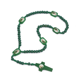 Collier de perles de bois ovales vertes <span class=keywords><strong>Komi</strong></span> Collier de croix de perles de pierre givrée Collier religieux tissé à la main en <span class=keywords><strong>corde</strong></span> - Product Image 2