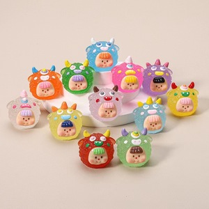 ตุ๊กตาเรซิ่น 3 มิติ สีแดงสด เรืองแสงในที่มืด สำหรับทำเครื่องประดับ DIY พวงกุญแจ จี้ห้อยรถ ซัมเมอร์ 2024 ผลิตที่เมืองอี้หวู่ - Product Image 4