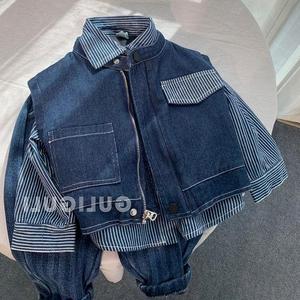 Veste d'automne et d'hiver pour garçons, doublure en laine épaissie, ensemble de vêtements pour enfants à rayures cool et à la mode - Product Image 3