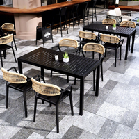 Ensemble de salle à manger extérieur moderne et minimaliste en bambou pour patio, cour, café, salon de thé et restaurant de barbecue
