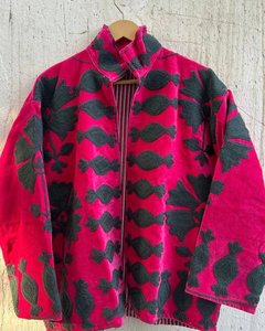 Veste Duster en Velours Rose Suzani pour Femme, Broderie Main Motif Animal Ouzbek, Hiver Respirant, Boutonnée, Cadeau Artisanal - Product Image 6