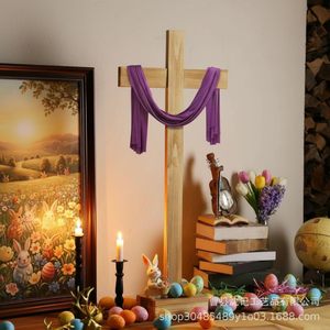 Cruz de madera decorativa para la decoración del hogar en Pascua, con tela morada y flores. - Product Image 4