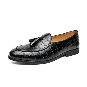 Chaussures habillées et Richelieu en cuir italien pour hommes, style marche, les plus vendues 2026, mocassins de mariage et de fête, chaussures classiques en cuir texturé. - Product Image 3