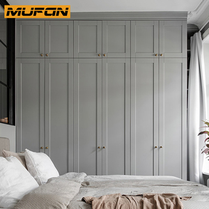 Mobili Armadi Guardaroba in Legno Grigio Stile Shaker, Cabina Armadio su Misura in Legno Massello a 6 Ante, Ultimi Design di Armadi per Coppia per Camera da Letto - Product Image 1