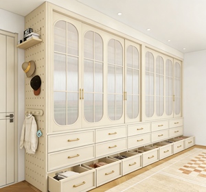 Armoire moderne vintage du sol au plafond avec grille en verre et panneau perforé |   Placard sur mesure haut de gamme avec base à tiroirs multiples - Product Image 5