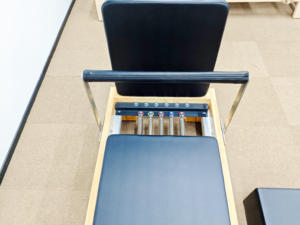 Machine de Pilates Reformer professionnelle en acier, avec logo personnalisé par l'utilisateur - Product Image 6