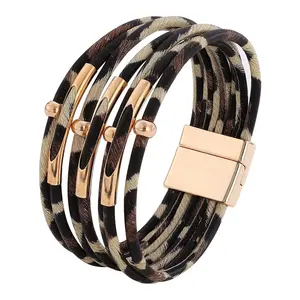 Pulsera de cuero con cuentas de cobre con hebilla magnética de raya y estampado de leopardo multicapa de última moda para mujer negro