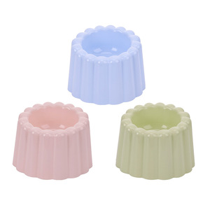 ชามอาหารสัตว์เลี้ยงยูเฉิง วัสดุ PP สีฟ้าอ่อน สีเขียว สีชมพู ป้องกันการล้ม ชามอาหารสำหรับแมวและสุนัข พร้อมขอบลูกไม้ ลายทางแนวตั้ง - Product Image 4