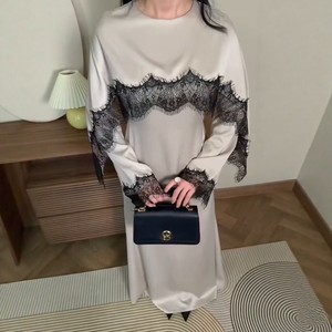 Robe élégante deux pièces 2026 style vintage à col rond, avec lacets et empiècements en dentelle, manches chauve-souris amples et coupe décontractée - Product Image 1