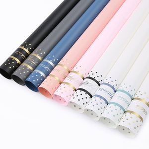 กระดาษห่อดอกไม้กันน้ำลายดอกไม้สไตล์เกาหลี ขนาด 58*58 ซม. พิมพ์ลายทอง - Product Image 1