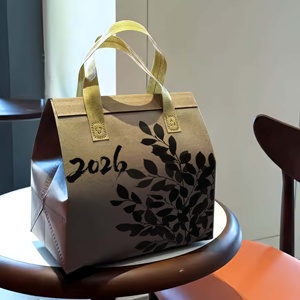 Sac isotherme personnalisé en non-tissé avec motif lettres, capacité 15L, pour la réfrigération des aliments et les plats chauds, bande d'étanchéité intégrée - Product Image 1