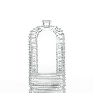 ขวดน้ำหอมคุณภาพสูงขายส่ง มีสินค้าในสต็อก ขนาด 15/30/60 มล. ขวดแก้วก้นหนาลายเส้นแนวตั้ง คอขวดแบบ Crimp สำหรับบรรจุน้ำหอมแบบสเปรย์ - Product Image 5