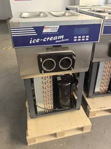 Machine à glace molle en acier inoxydable 3 saveurs avec garantie d'un an Poudre de haute qualité pour une glace premium - Product Image 6