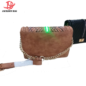 Lumière LED personnalisable pour sac bandoulière, sac <span class=keywords><strong>de</strong></span> soirée, sac <span class=keywords><strong>de</strong></span> spectacle - Product Image 2