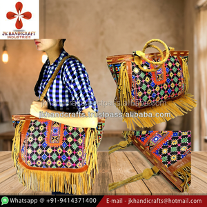 Bolso elegante de algodón bordado a mano - Product Image 3