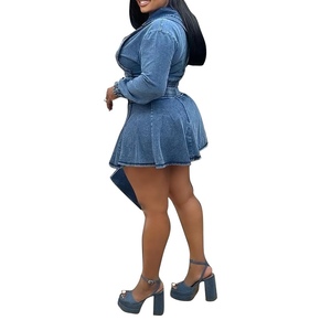 Nouvel ensemble décontracté pour femme : haut court à capuche à manches longues et jupe courte - Ensemble 2 pièces en jean délavé tendance - Product Image 3