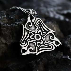 Yunnique Collar con colgante de cuervo vikingo de acero inoxidable para hombre, diseño geométrico, joyería de regalo - Product Image 2