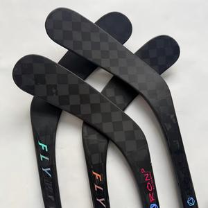 <span class=keywords><strong>Palo</strong></span> <span class=keywords><strong>de</strong></span> <span class=keywords><strong>Hockey</strong></span> Flexible Curvo 20-105 SR INT JR, 100% Fibra <span class=keywords><strong>de</strong></span> Carbono, Modelo P92/P28, <span class=keywords><strong>Usado</strong></span> para <span class=keywords><strong>Hockey</strong></span> sobre Hielo - Product Image 1