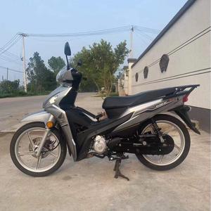 Moto à cadre ouvert de 110 cm³ à faible cylindrée, économique en carburant, idéale pour les trajets quotidiens - Product Image 1