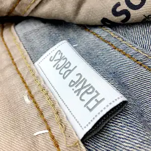 Étiquettes de vêtement tissées blanches privées fabricant d'étiquettes en tissu fer sur le cou coton étiquette de Logo sur mesure pour vêtements