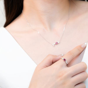 Bague en or massif 18 carats avec rubis naturel et diamants véritables, design minimaliste tendance, la plus populaire, faite à la main - Product Image 3