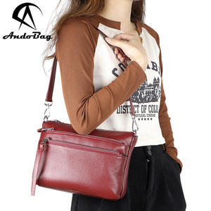 Sacs à bandoulière en cuir véritable AndoBag pour femmes, sac à main décontracté tendance, petit sac carré multi-zippé 3101 - Product Image 1