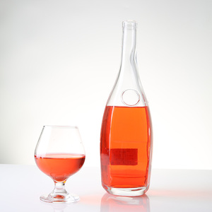 Botellas <span class=keywords><strong>de</strong></span> <span class=keywords><strong>vodka</strong></span> <span class=keywords><strong>de</strong></span> vidrio con calcomanía delicada, con corcho, <span class=keywords><strong>de</strong></span> 1000 ml y 1500 ml, <span class=keywords><strong>precio</strong></span> económico, Canadá, venta al por mayor - Product Image 1
