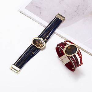 Bracelet en cuir avec breloque plume, logo personnalisé, unisexe, style industriel, couleur durable, géométrique, tendance, pour la fête, vente en gros - Product Image 2