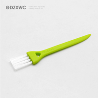 Brosse de nettoyage ultra-compacte 2026 pour cuisine, 84 mm, verte et blanche, pour usage domestique, avec grattoir pointu