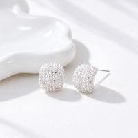 KAVNAR Boucles d'oreilles clous en laiton plaqué argent épais, tige en argent 925, perle pleine et zircon cubique pour femme