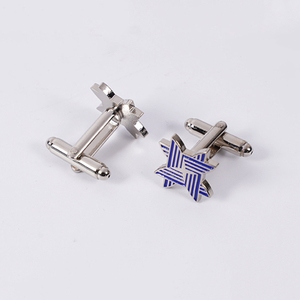 Gemelos de lujo de titanio con logotipo personalizado y esmalte cocido para camisa, conjunto personalizado para ropa formal, bodas y fiestas de cumpleaños - Product Image 2