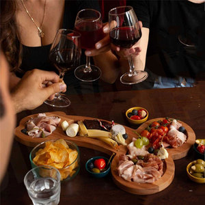 Planche à fromage et charcuterie Planche à apéritif créative et amusante - Product Image 1