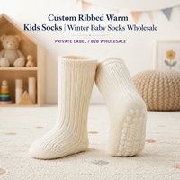 Chaussettes antidérapantes côtelées chaudes pour bébés et enfants, idéales pour les programmes de vente au détail de vêtements pour enfants avec planification de collection multi-SKUs