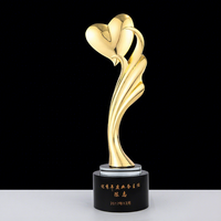 Trofeo Personalizado en Forma de Corazón con Plumas, Hecho a Mano en Resina, Impreso con UV, para Presentaciones de Desfiles de Moda y Recuerdos