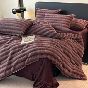 Copripiumino Invernale Caldo e Soffice con Balze, Set Copripiumino Personalizzabile a Righe Sfumate Viola Polvere - Product Image 1