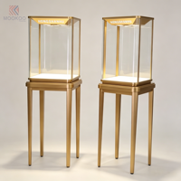 Vitrine moderne en verre et acier inoxydable avec éclairage LED et design rotatif pour magasin de détail