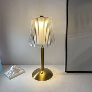 Lampada da tavolo retrò in cristallo camera da letto comodino leggere luce in metallo portalampada illuminazione ambientale USB ricarica luce notturna - Product Image 3